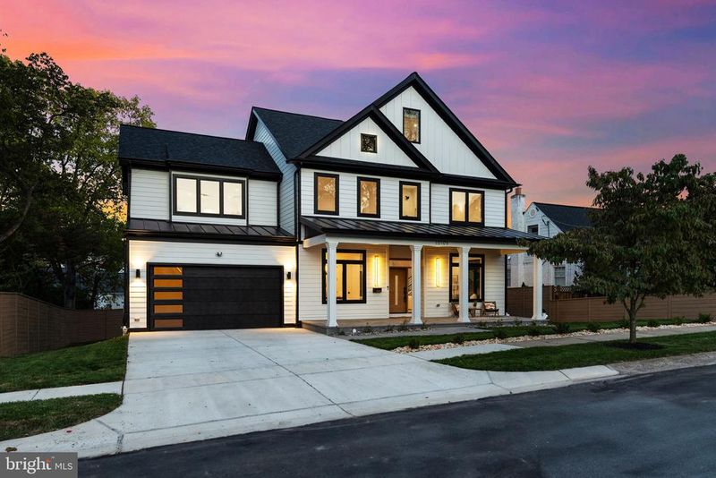 10105 Wildwood Rd, Kensington, MD 20895