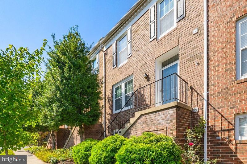 42884 Nashua St, Ashburn, VA 20147