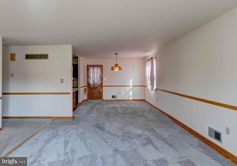 103 Disney Ave, Pasadena, MD 21122