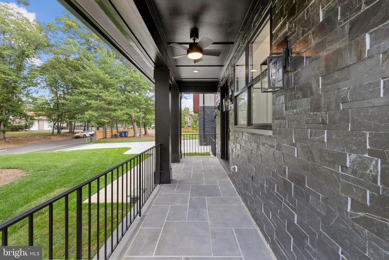 7727 Helena Dr, Falls Church, VA 22043