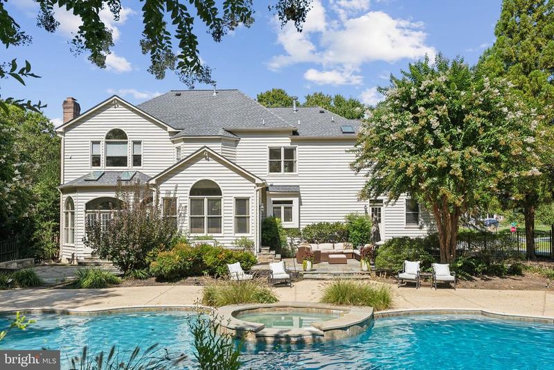 13510 Pheasant Dr, Rockville, MD 20850