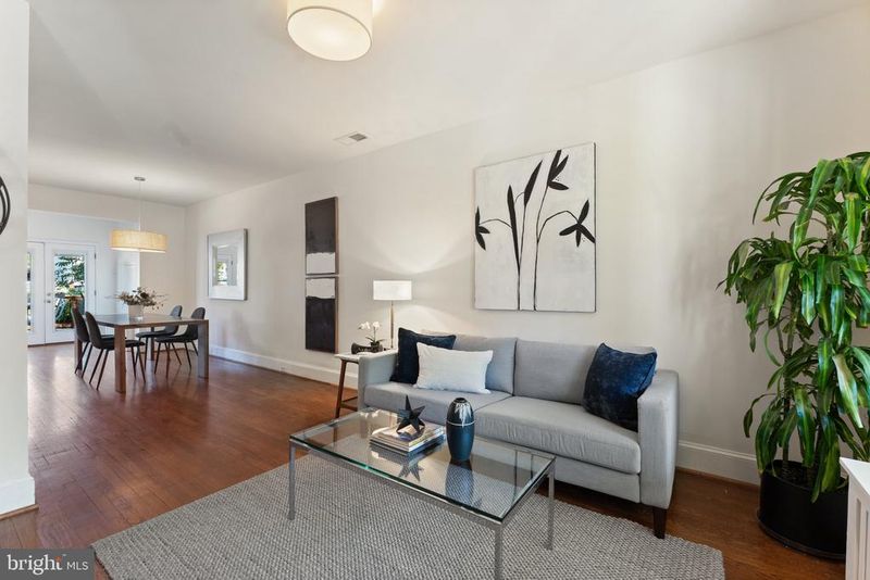 214 16th St SE, Washington, DC 20003