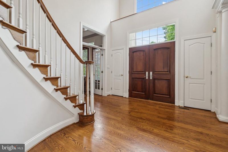 13510 Pheasant Dr, Rockville, MD 20850