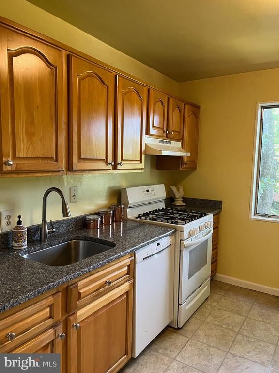 5301 Westbard Cir #312, Bethesda, MD 20816