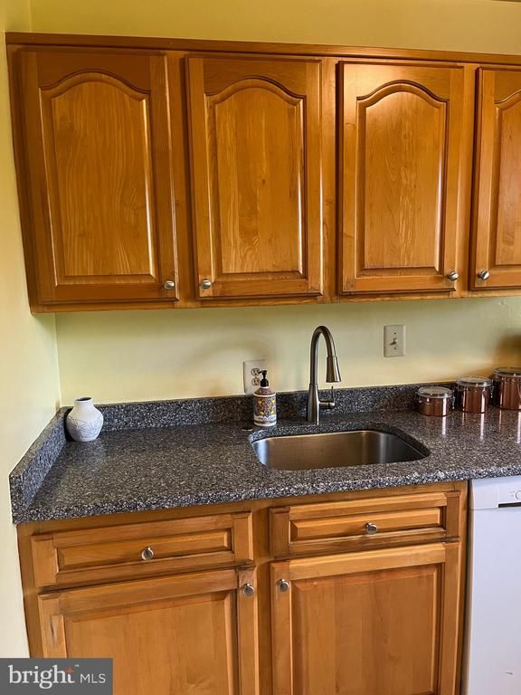 5301 Westbard Cir #312, Bethesda, MD 20816
