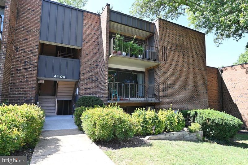 4404 Island Pl #104, Annandale, VA 22003