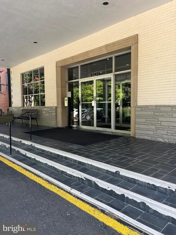 5301 Westbard Cir #312, Bethesda, MD 20816