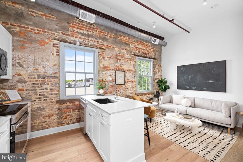 901 King St #301, Alexandria, VA 22314