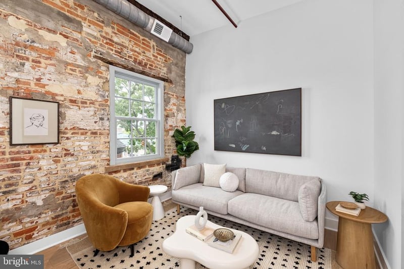 901 King St #301, Alexandria, VA 22314