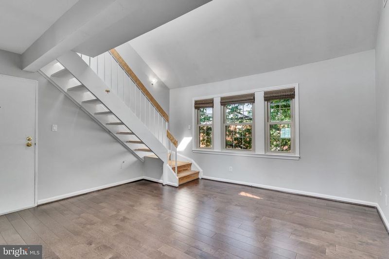 525 Bashford Ln #5, Alexandria, VA 22314