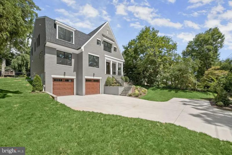 5505 Wilson Ln, Bethesda, MD 20814
