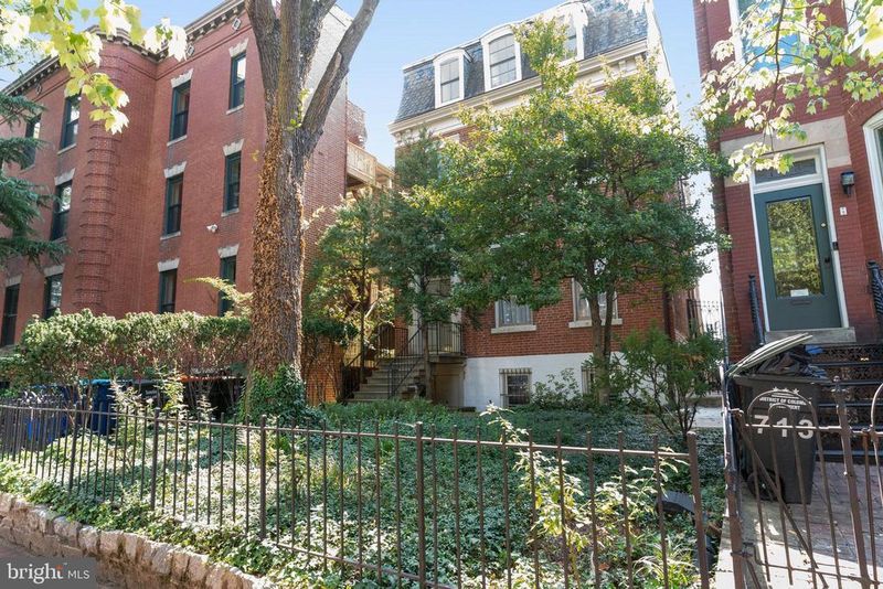 715 G St SE, Washington, DC 20003