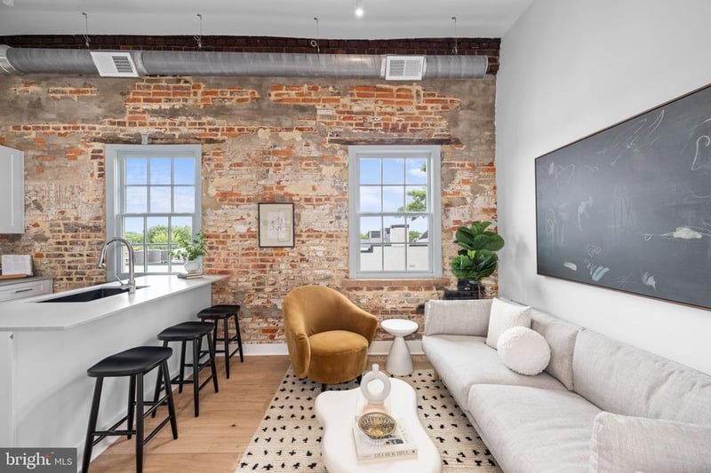 901 King St #301, Alexandria, VA 22314