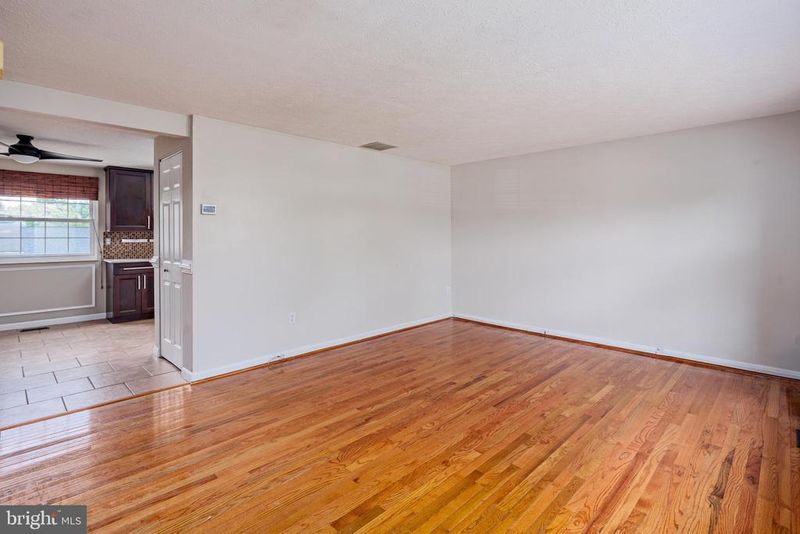 21 Valley Park Ct, Damascus, MD 20872