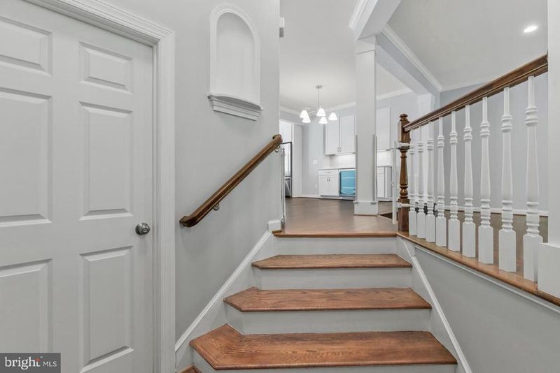 328 Helmuth Ln, Alexandria, VA 22304