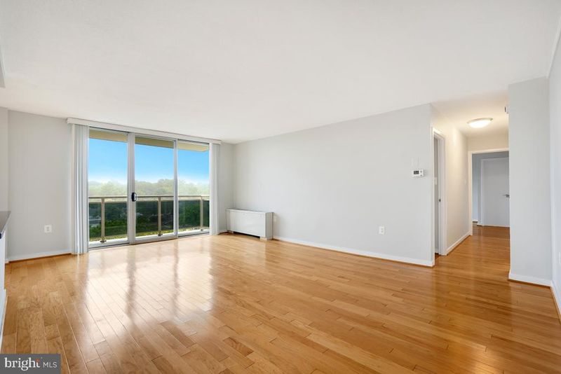 7333 New Hampshire Ave #803, Takoma Park, MD 20912