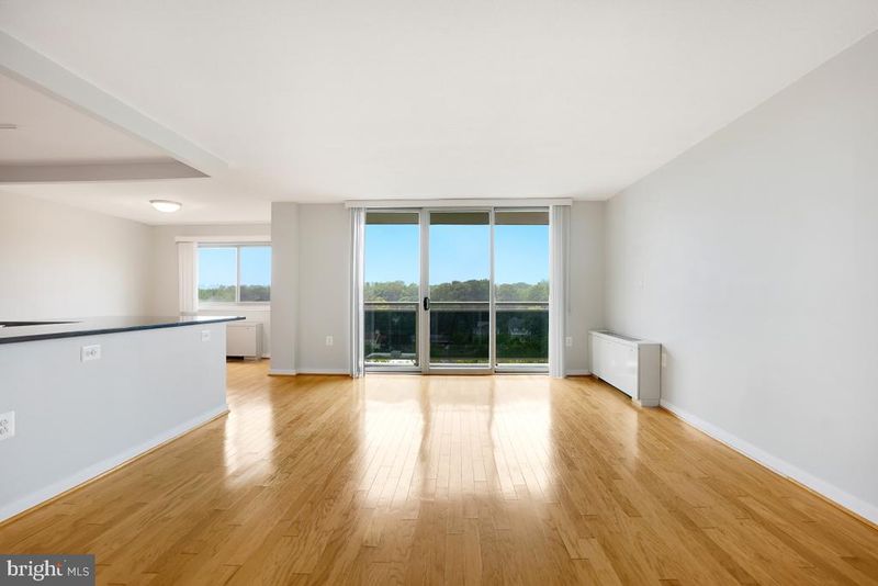 7333 New Hampshire Ave #803, Takoma Park, MD 20912