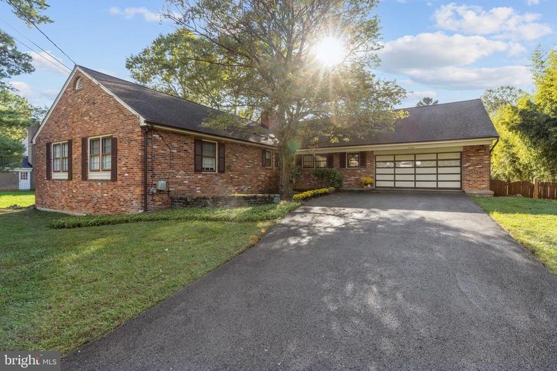 13904 N Gate Dr, Silver Spring, MD 20906