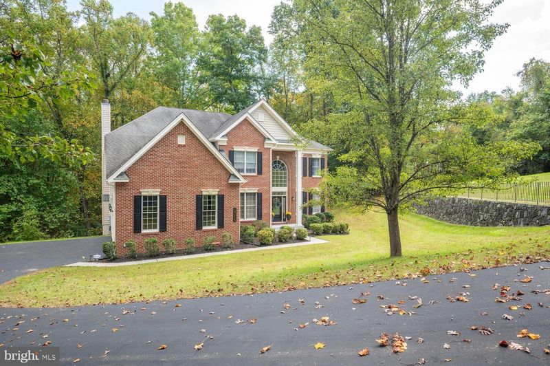 38459 Wooded Hollow Dr, Hamilton, VA 20158