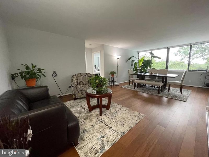 600 Roosevelt Blvd #314, Falls Church, VA 22044
