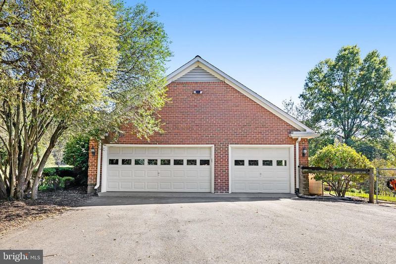 18914 Shelburne Glebe Rd, Leesburg, VA 20175