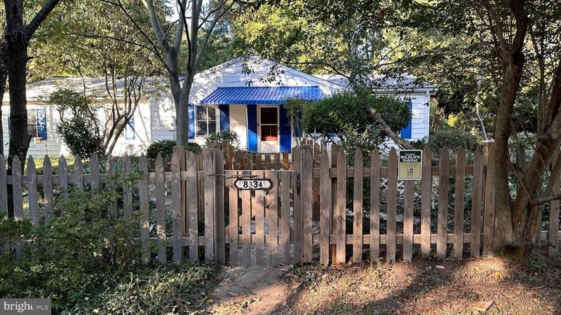 8334 Idylwood Rd, Vienna, VA 22182