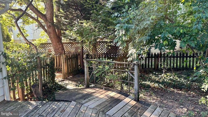 8334 Idylwood Rd, Vienna, VA 22182