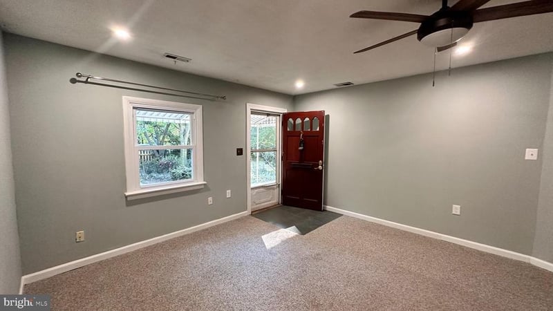 8334 Idylwood Rd, Vienna, VA 22182