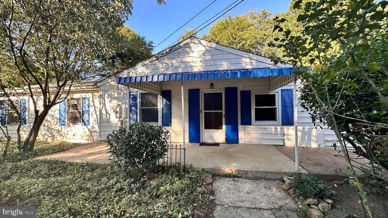8334 Idylwood Rd, Vienna, VA 22182
