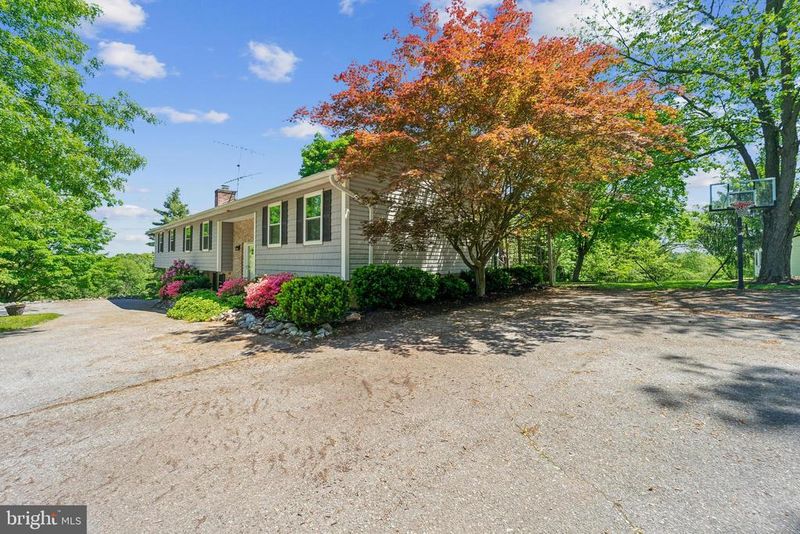 12813 Bunker Hill Rd, Union Bridge, MD 21791