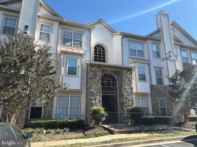 5947 Founders Hill Dr #302, Alexandria, VA 22310