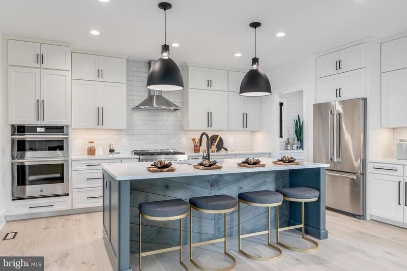 915 18th St S, Arlington, VA 22202