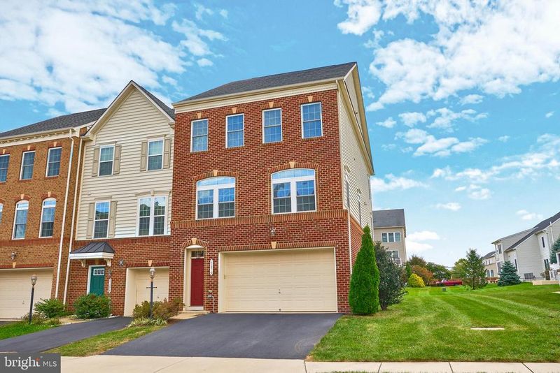 21276 Hyrst Grove Ter, Ashburn, VA 20147