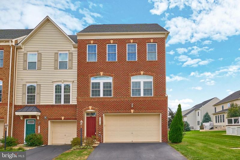 21276 Hyrst Grove Ter, Ashburn, VA 20147