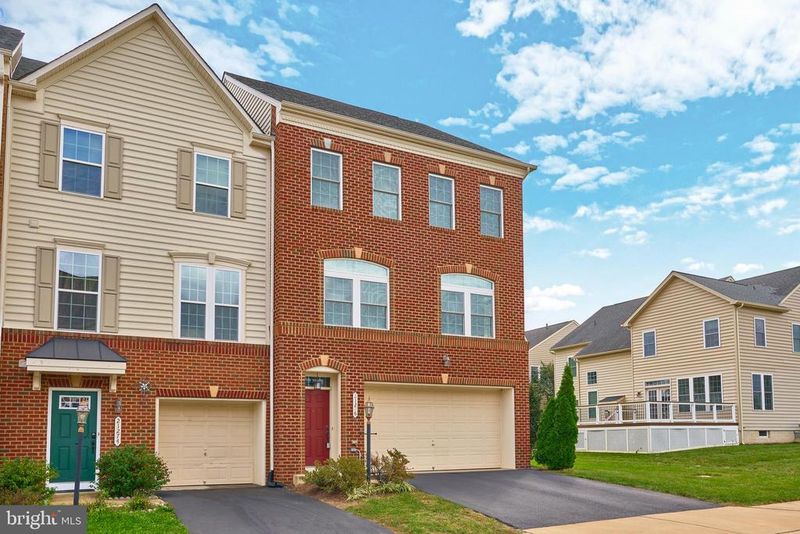 21276 Hyrst Grove Ter, Ashburn, VA 20147