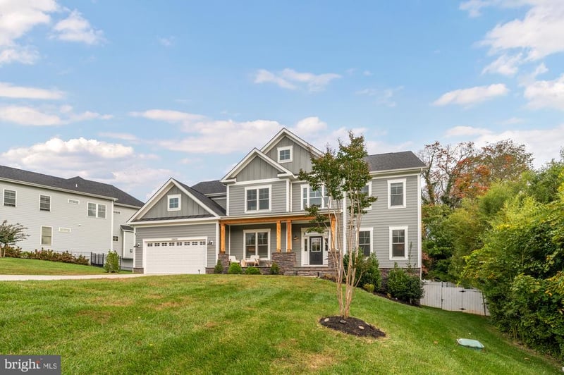 10602 Oak Pl, Fairfax, VA 22030
