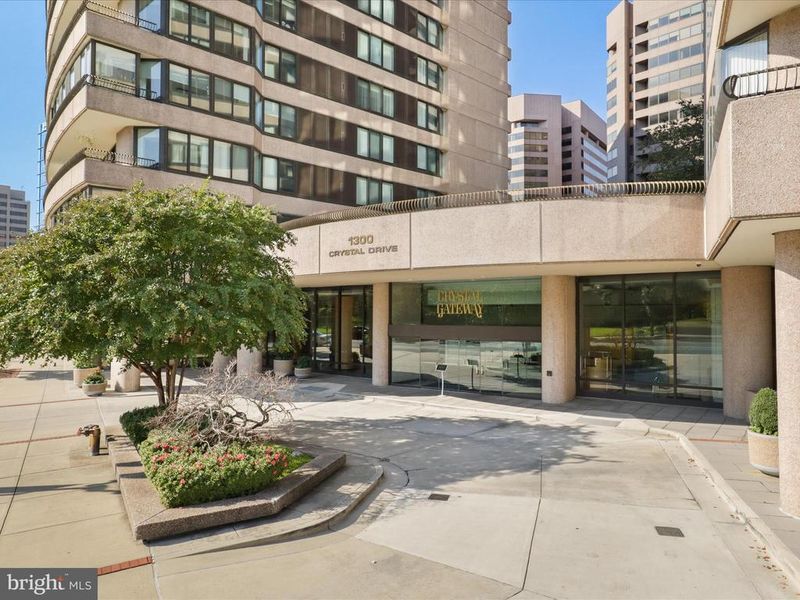 1300 Crystal Dr #1002-S, Arlington, VA 22202