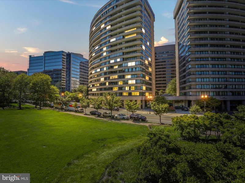 1300 Crystal Dr #1002-S, Arlington, VA 22202