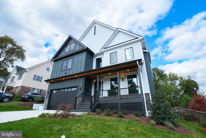 5307 20th St N, Arlington, VA 22205