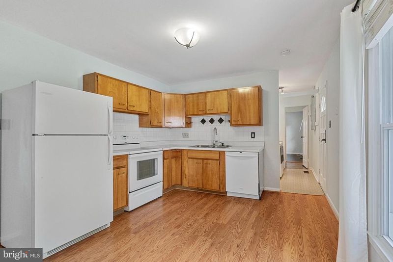 202 W Beech Rd, Sterling, VA 20164
