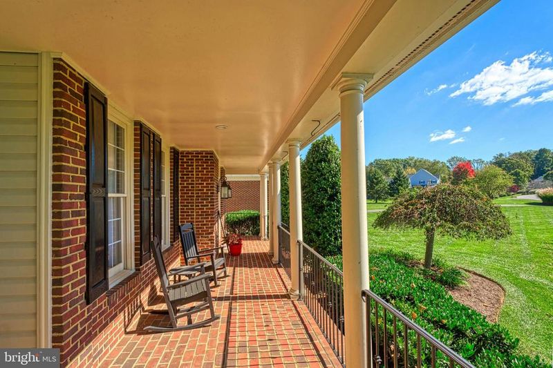 16876 Golden Leaf Ct, Hamilton, VA 20158