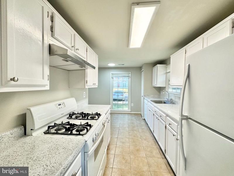 14401 Manassas Gap Ct, Centreville, VA 20120