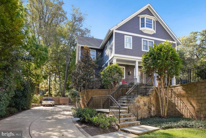 5920 Walhonding Rd, Bethesda, MD 20816