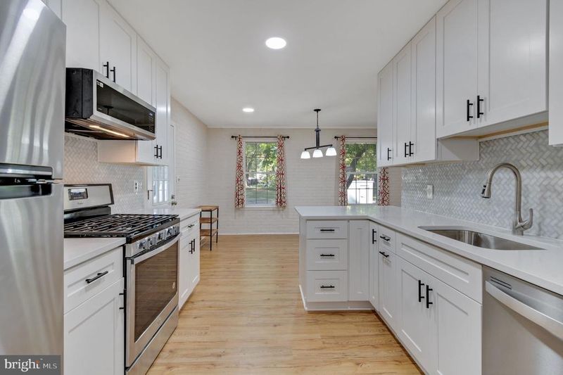 8309 Mcneil St, Vienna, VA 22180