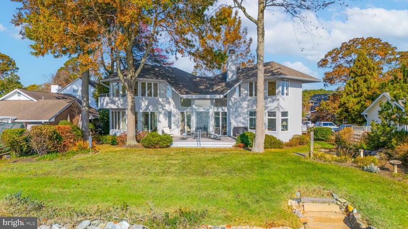 975 Bay Dr, Deale, MD 20751