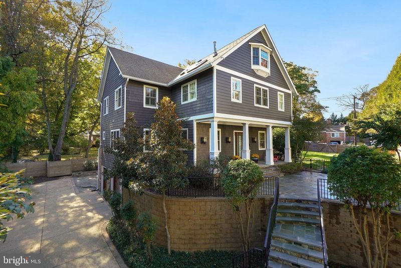 5920 Walhonding Rd, Bethesda, MD 20816