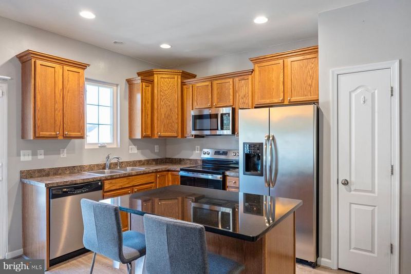 7707 Timbercross Ln, Glen Burnie, MD 21060