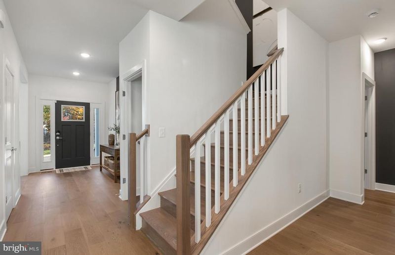 18318 Chutnee Run Dr, Leesburg, VA 20176