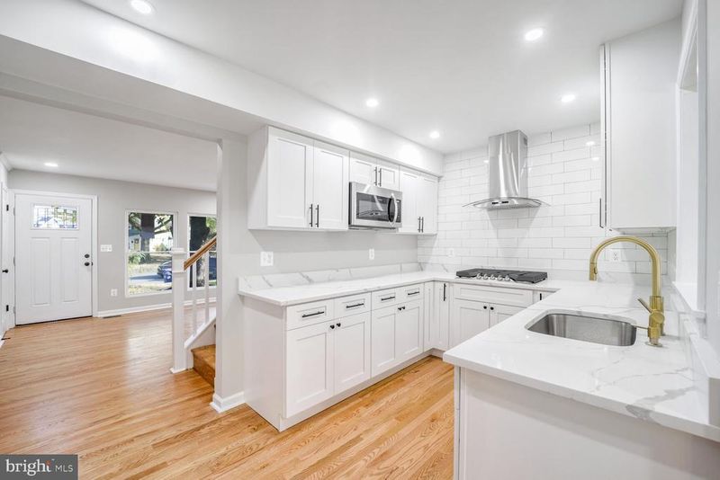 6816 Duke Dr, Alexandria, VA 22307