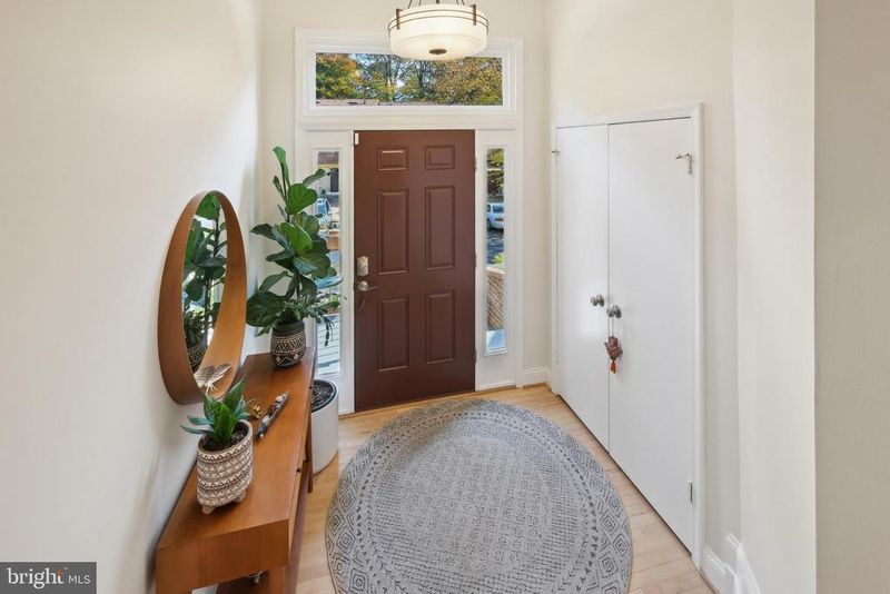 10935 Whiterim Dr, Potomac, MD 20854